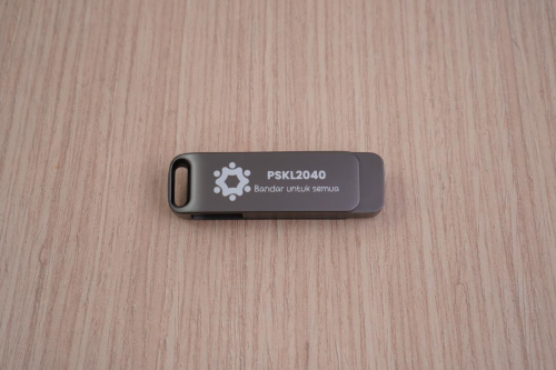 461-04114-Metal-Swing-USB-Flash-Drive-16GB